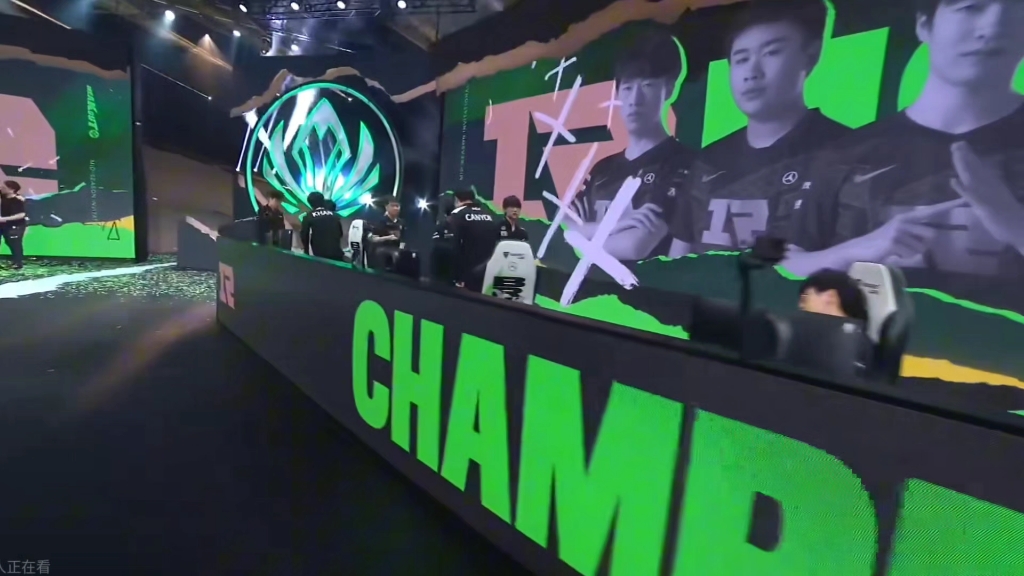 RNG碾压G2,Gumayusi成为全场焦点全球总决赛3:0(柏林) RNG碾压G2,Gumayusi成为全场焦点全球总决赛3:0(柏林)