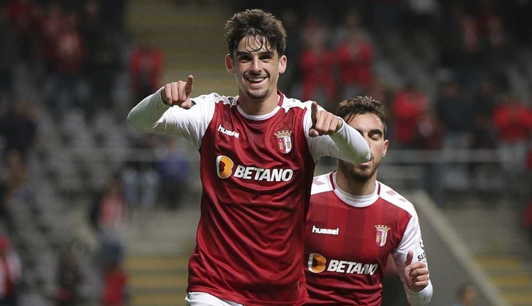 新援加盟成契机,球队势不可挡向前冲的简单介绍 新援加盟成契机,球队势不可挡向前冲的简单介绍