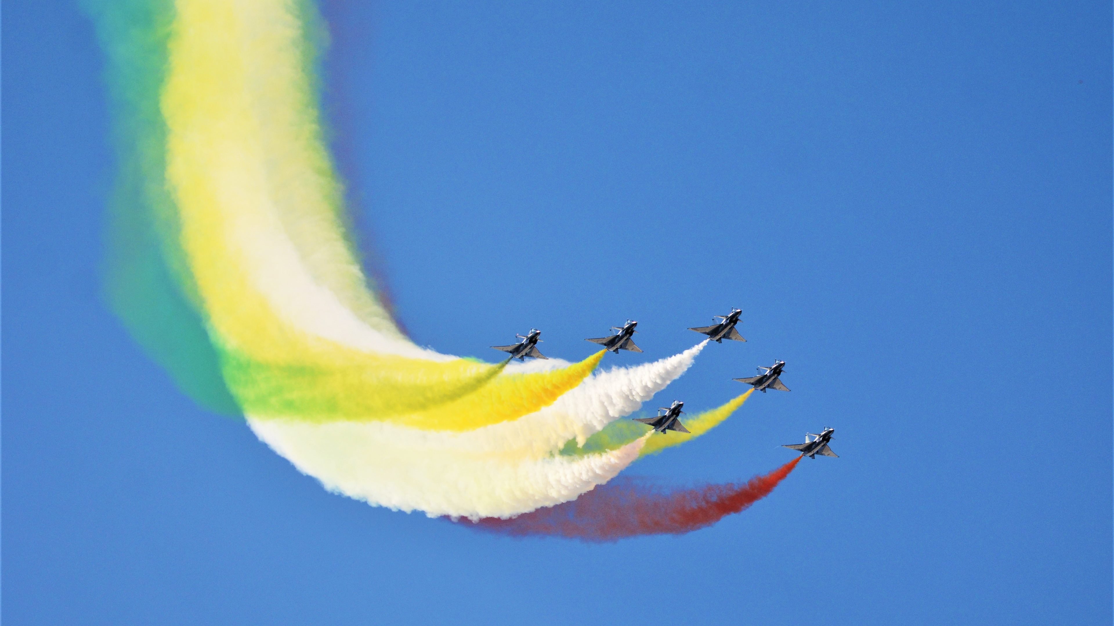 华体会下载-跨界擂台，当拉文在聚光灯下起舞，独行侠如何让上海队见识另一种篮球